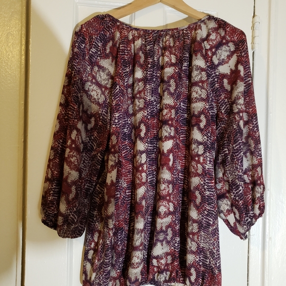 Sami & Jo: Color Snake Skin Top - Picture 5 of 7